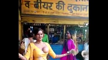 سكس هندي رقص بزاز شرموطة في الشارع